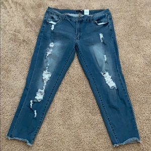 FashionNova Distressed MidRise Cropped/Ankle Jeans